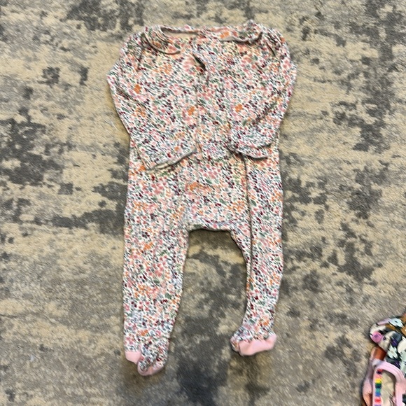 5 pack of sleepers for baby - Picture 3 of 6